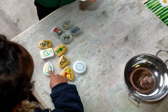 Yellow Door Vertelstenen - In De Ruimte - Afbeelding 5