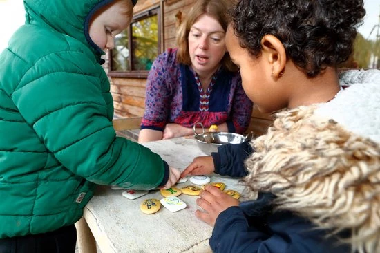Yellow Door Vertelstenen - In De Ruimte - Afbeelding 7