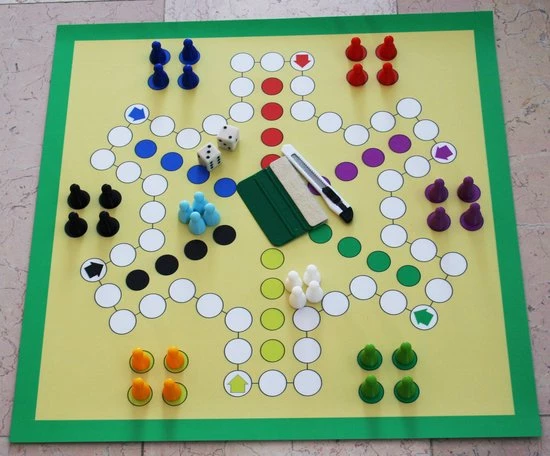 Merkloos Sticker Ludo Spel Voor IKEA® Lack™ Tafeltje Met Stukken - Afbeelding 3